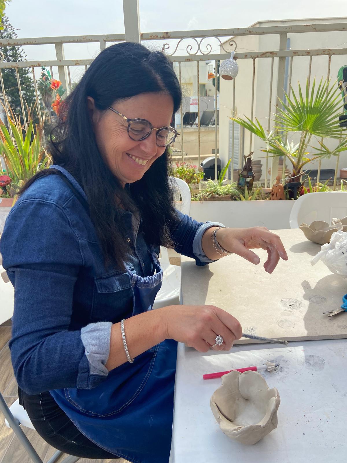 Ceramic workshop on Myriam's Tel Aviv terrace 7